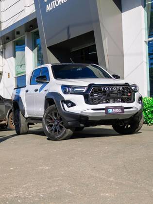 TOYOTA HILUX 2.8 D-4D TURBO DIESEL CD GR-S 4X4 AUTOMÁTICO